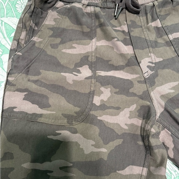 ATHLETA Camo Farallon Joggers Pants, Drawstring Waist, Size 4T - Picture 11 of 12